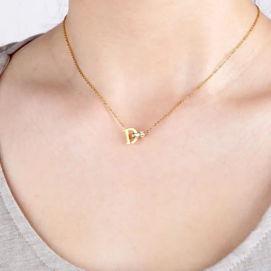 D Letter Hanging Circle Pendant - Necklace