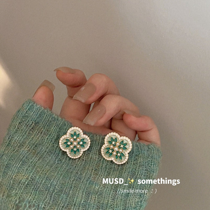 Pearly Flower - Earring
