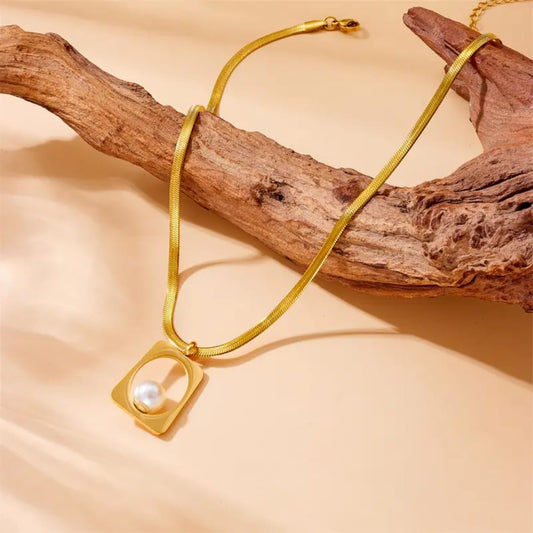 Gold Geometric Pearl - Necklace