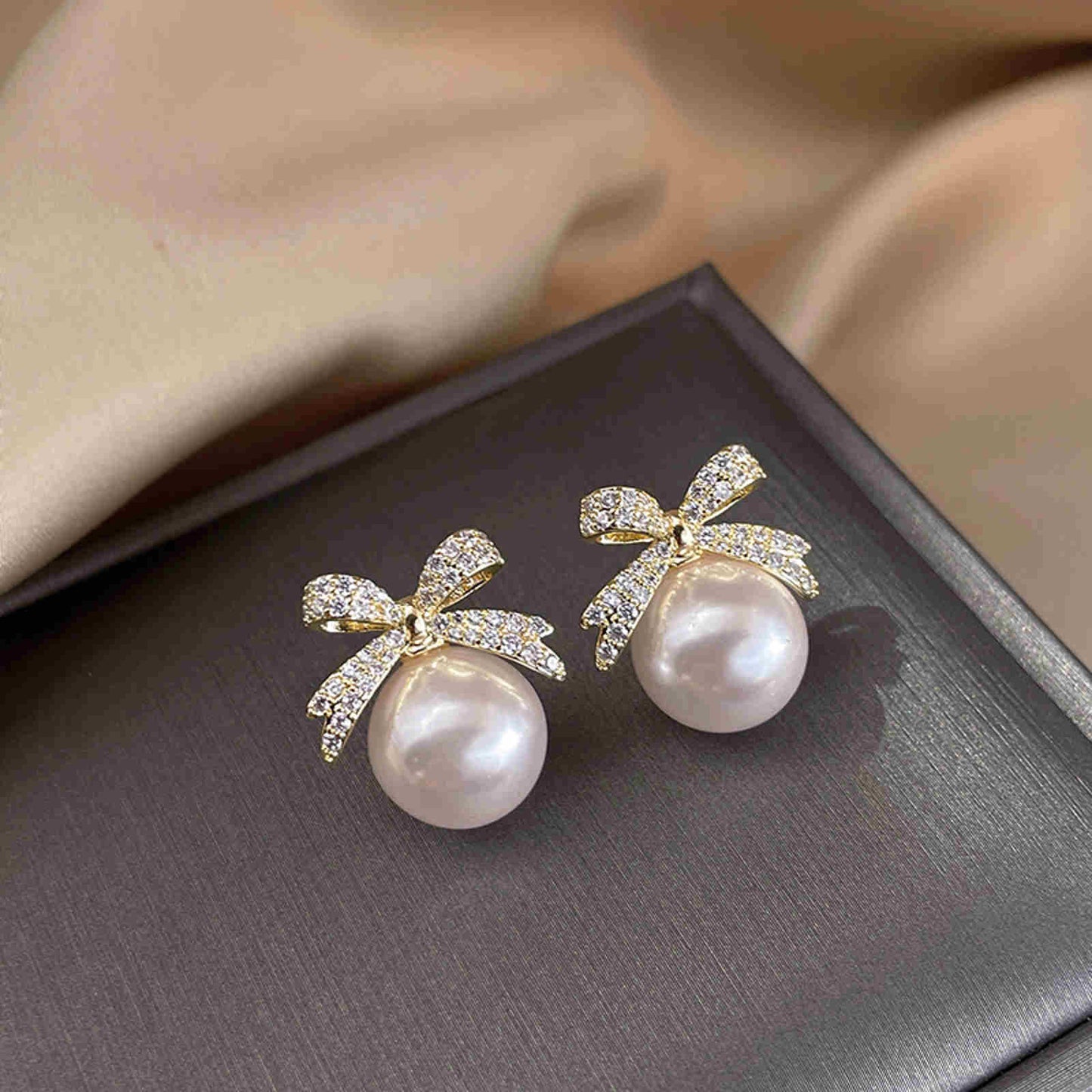 Bow-knot Pearl - Earrings