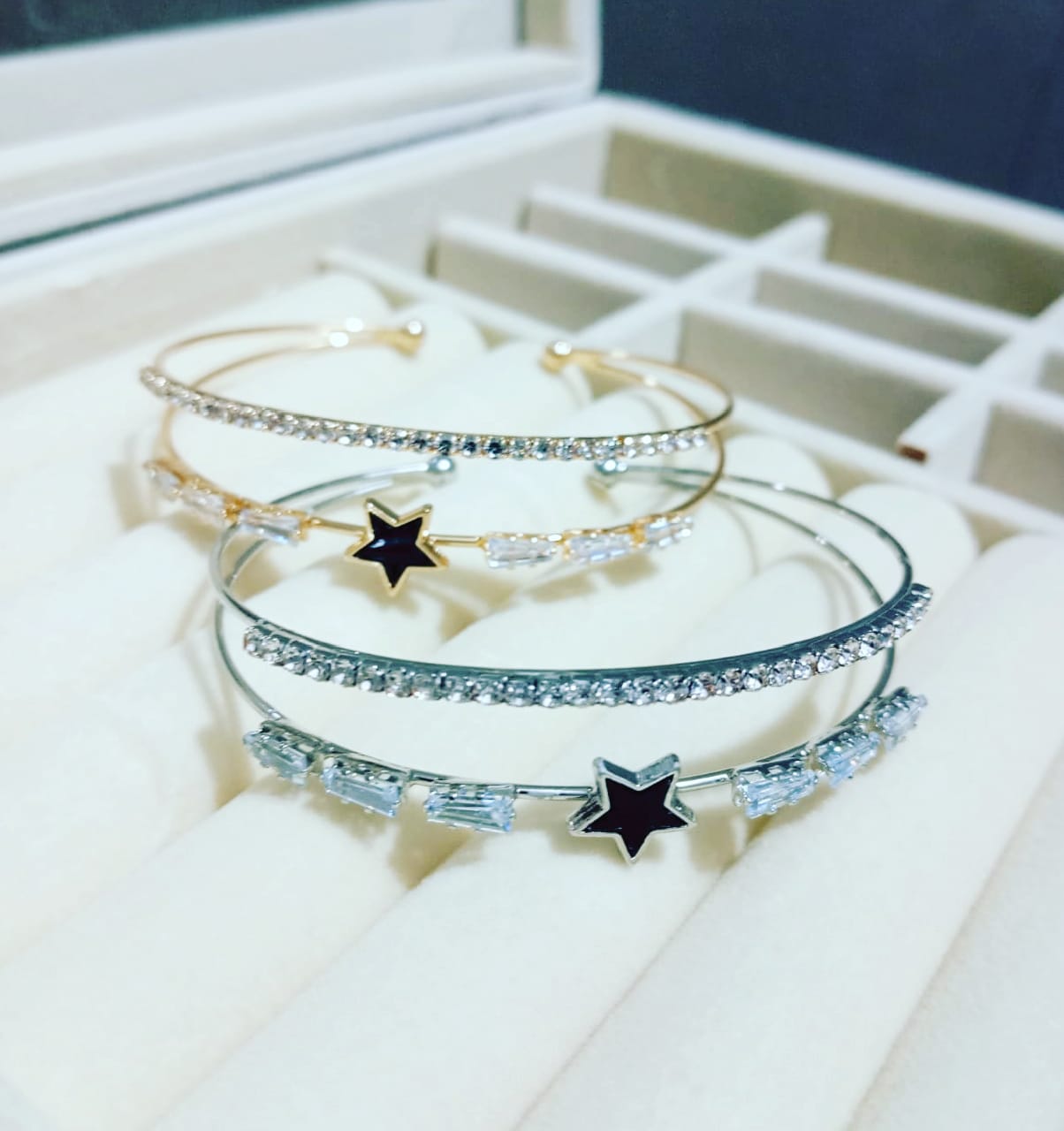 Classy Star Handcuff Style 3 - Bracelet