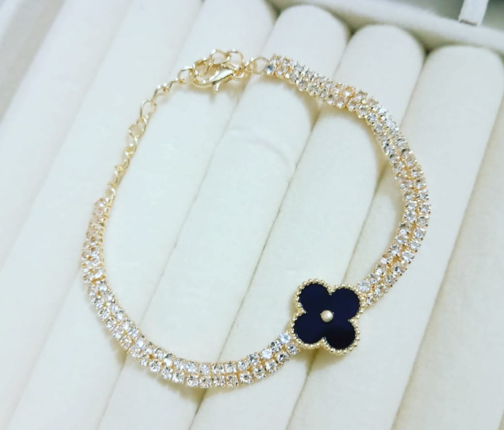 Sparkling Clover Shaped - Bracelet