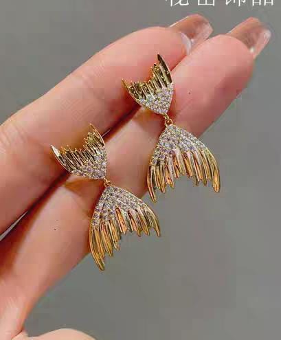 Fish Tail Golden - Earrings