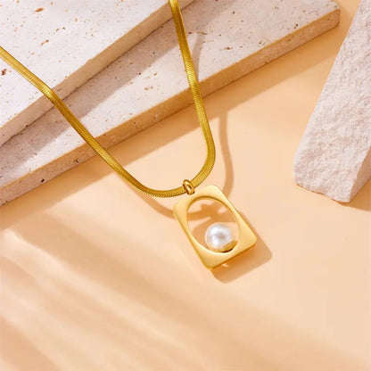 Gold Geometric Pearl - Necklace