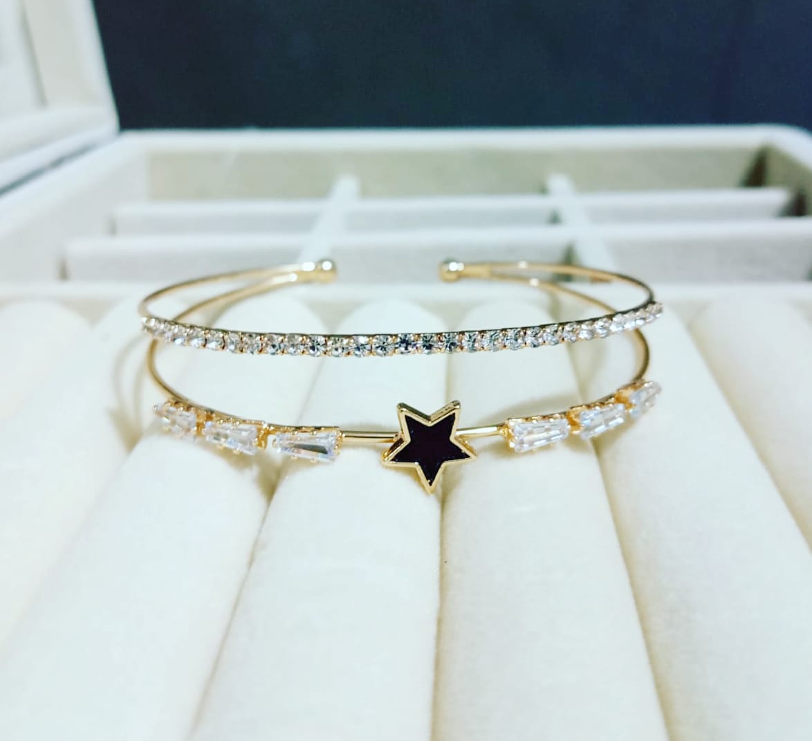 Classy Star Handcuff Style 3 - Bracelet