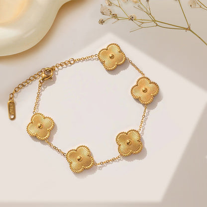 Elegant Gold Clover - Bracelet