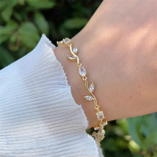 elegant-golden-tulip-bracelet