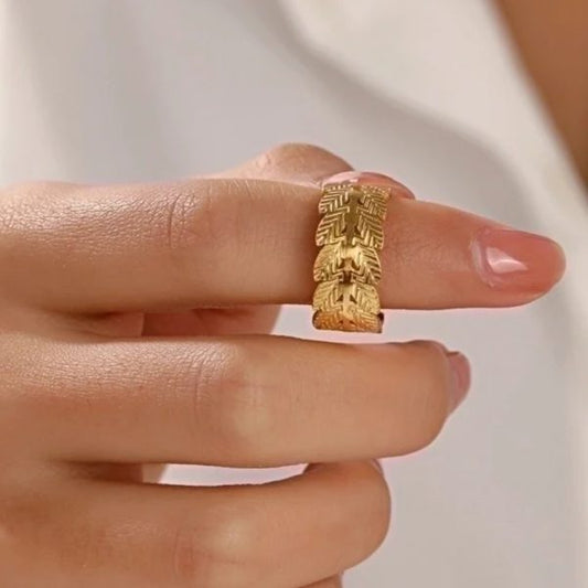Elegant Leaf Adjustable - Ring