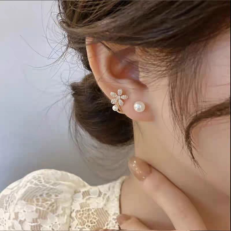 Flower Stud - Earrings, Trendy tarnish-free earrings by The Leather Jewel.