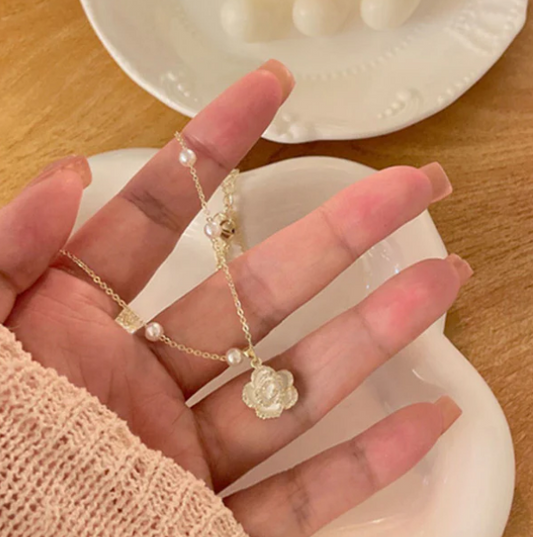 Pearl Flower - Necklace