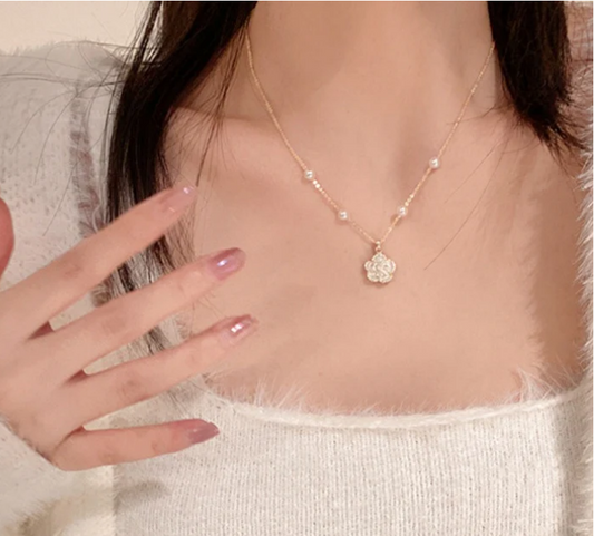 Pearl Flower - Necklace